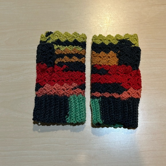 Handmade fingerless mittens - Picture 2 of 5
